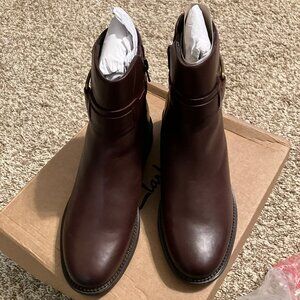 Clarks Wide Leather Ankle & Booties Boots